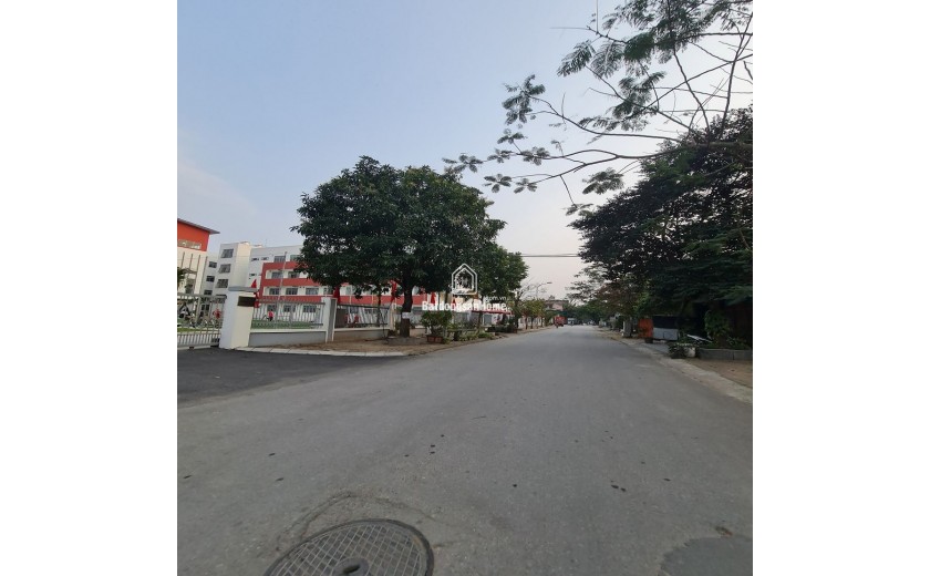 Bán nhà tặng sổ đỏ 200m2 trục chính Đa Tốn, Gia Lâm. Lh 0989894845